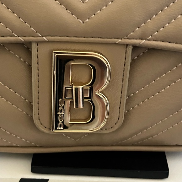 Bebe faux leather quilted tan shoulder bag with chain strap new retail $89 - Picture 5 of 14